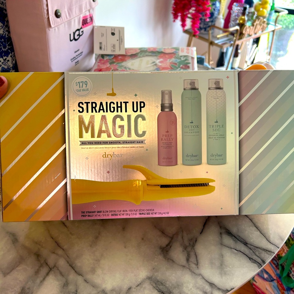 NWT - DRYBAR - STRAIGHT UP MAGIC KIT